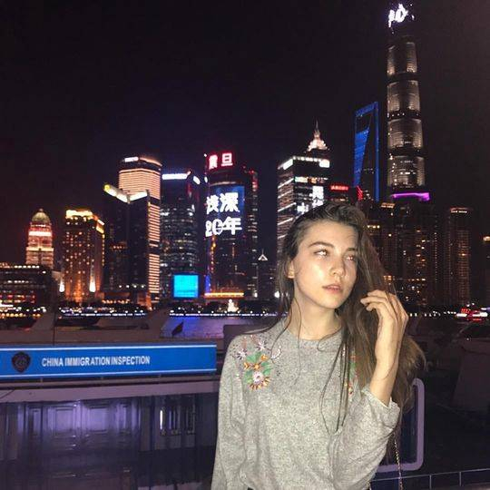 弗拉达在上海外滩