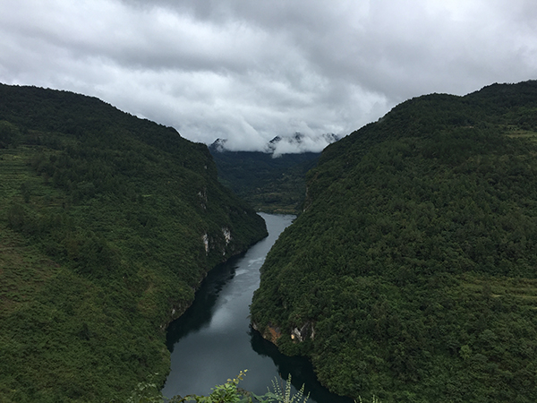 山峦起伏，风景如画，石阡凭借自然优势开发旅游产业。