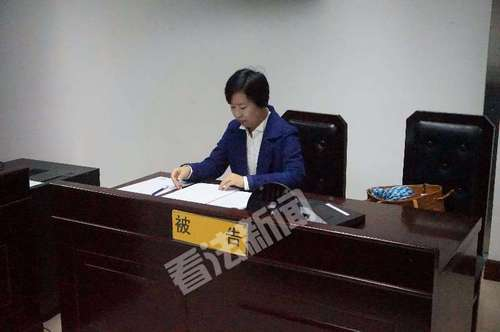 图为原、被告代理人出庭应诉。摄/记者 洪雪