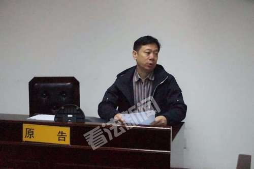 图为原、被告代理人出庭应诉。摄/记者 洪雪