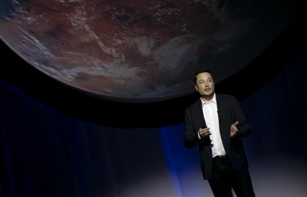 　　当地时间2016年9月27日，墨西哥瓜达拉哈拉，美国太空探索科技公司（SpaceX）首席执行官埃隆·马斯克在国际宇航大会上做题为“让人类成为多星球物种”的发言。 东方IC 资料