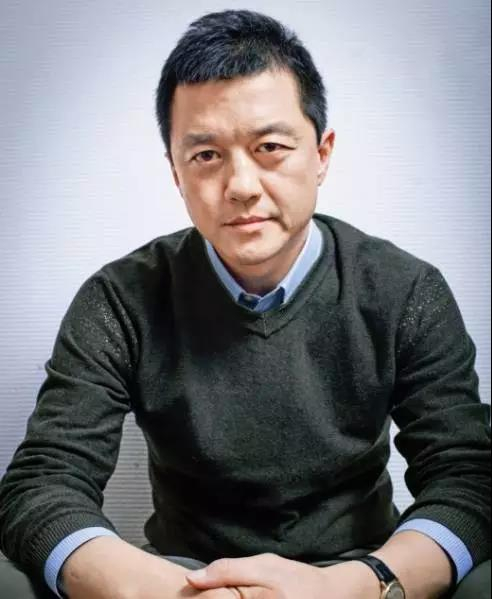 ▲ 李亚鹏，演员、商人，1994年毕业于中央戏剧学院表演系。第一代青春偶像代表，第一代内地金庸武侠电视剧演员，2000年四大小生之一，2014年11月17日，宣布退出娱乐圈，专注经商及慈善事业。
