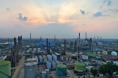 2017年8月21日，航拍江苏省淮安市清江石化厂。&nbsp; 视觉中国