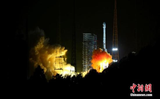 　　资料图：11月5日，中国在西昌卫星发射中心用长征三号乙运载火箭，以“一箭双星”方式成功发射第24颗、第25颗北斗导航卫星。这是中国长征系列运载火箭的第253次发射，长征三号甲系列火箭的第81次发射，远征一号上面级的第四次发射。中新社发 李晋 摄