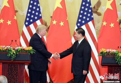 11月9日，中国国家主席习近平与美国总统特朗普在北京人民大会堂共同会见记者 （图/中新社）