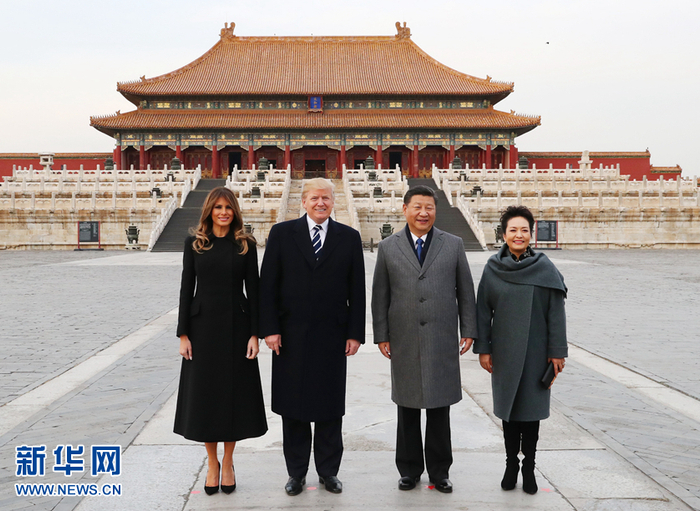 国家主席习近平和夫人彭丽媛陪同来华进行国事访问的美国总统特朗普和夫人梅拉尼娅参观故宫博物院。