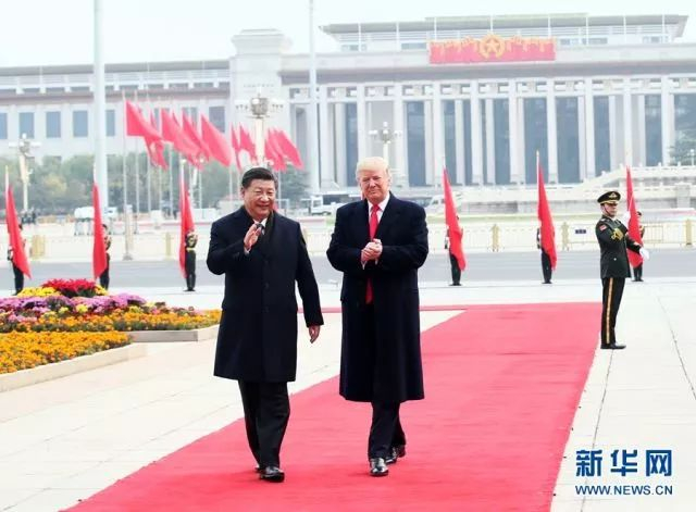 　11月9日，国家主席习近平在北京人民大会堂东门外广场举行欢迎仪式，欢迎美利坚合众国总统唐纳德·特朗普对中国进行国事访问。 新华社记者兰红光 摄