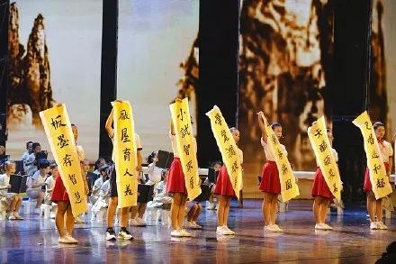 6月28日，板厂小学举行建校70周年庆典。图片来自@北京市东城