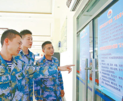 海军驻西沙某水警区把禁酒规定张贴在食堂。 盆世舟摄