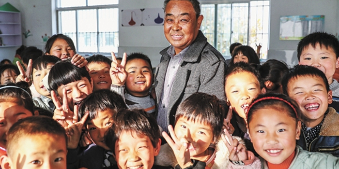 乡村教师身患尿毒症仍坚守三尺讲台