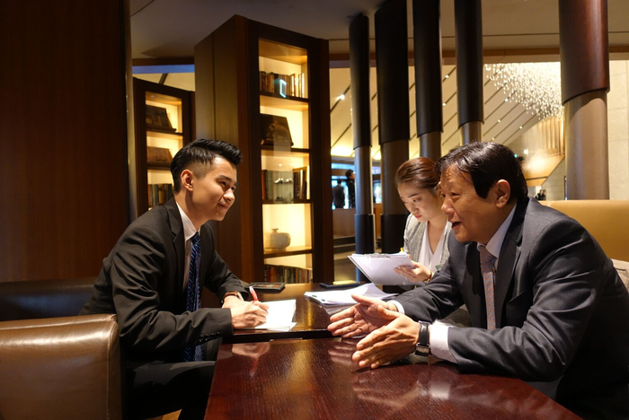  图注：《韩国日报》社长李俊熙接受本报记者专访