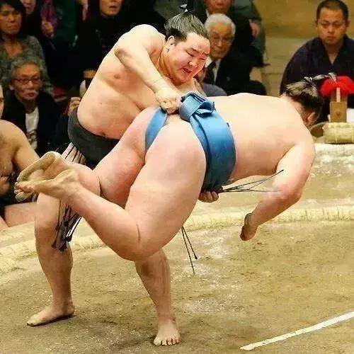 功守道》里隐藏着一个真正的高手，他一条新闻差点影响两国外交_手机新浪网