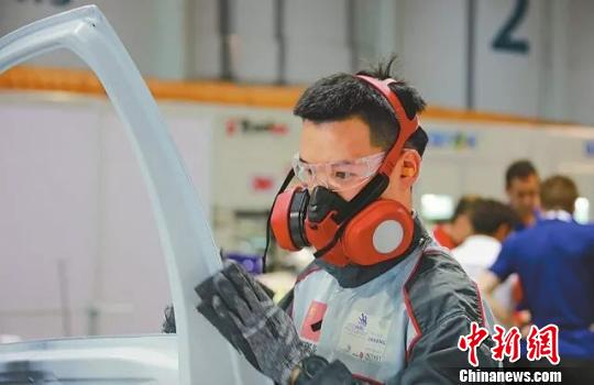 图为蒋应成训练、比赛状态中。浙江省人社厅提供