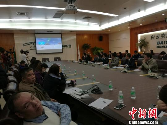 广州白云国际机场对外宣告，中国首个由“苍擒无人机侦测防御系统”正式投入试运行 郭军 摄