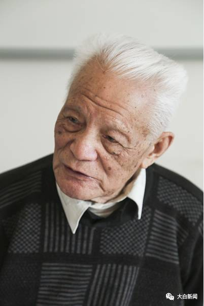 89岁高龄的郭老依然精神矍铄