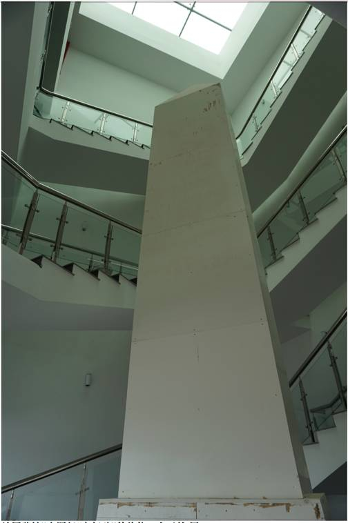 “黄沙展览馆”中疑似“主权碑”的物体。白云怡摄