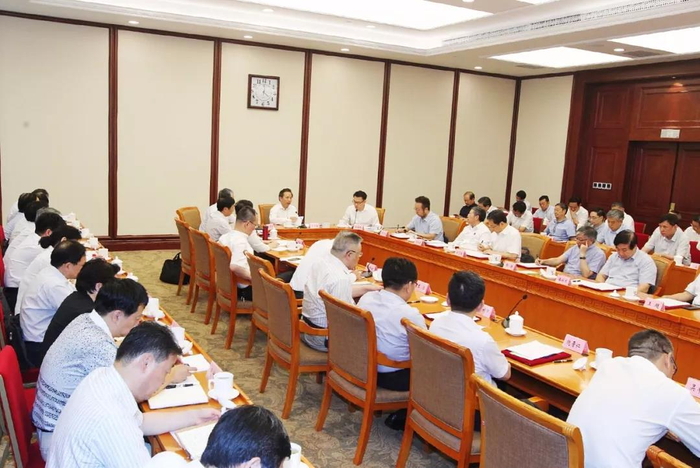 　　7月18日，国家生态环境保护专家委员会在北京成立，生态环境部部长李干杰担任专委会主任。图/生态环境部微信公众号