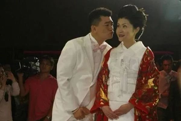 　郭正利与妻子新滝祥子