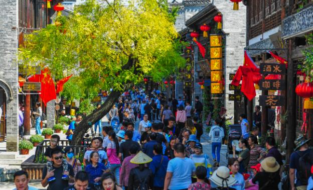 时至今日，国庆长假已成为出游的黄金时间