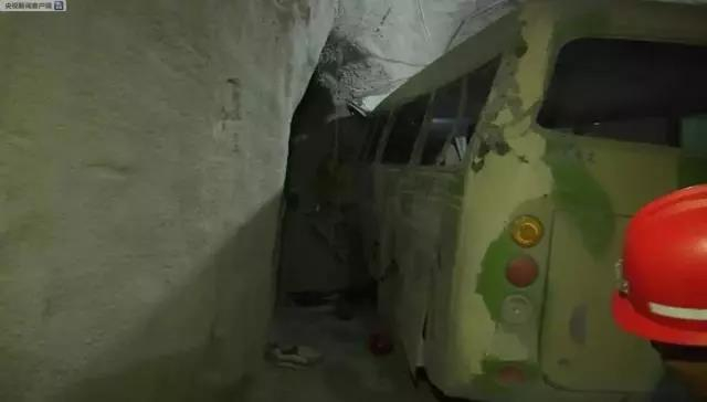  ▲内蒙古锡林郭勒盟西乌旗银漫矿业公司井下车辆事故现场。 图片来源：央视新闻客户端