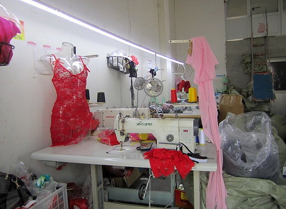 　雷丛瑞直接管理的小加工厂一角。 图片来源：杨秋月