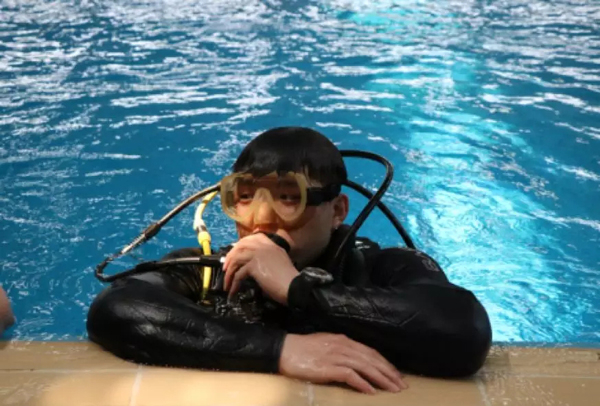 北京市公安局反恐怖和特警总队潜水大队训练中。 &nbsp;闵玥 摄