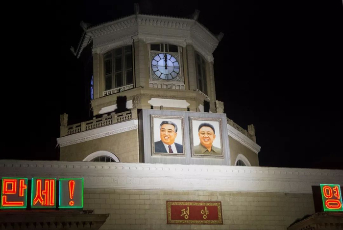 　　朝鲜从5月5日起启用修改后的平壤时间，以东9区标准时间为准，比现有的平壤时间提早30分钟。新华社记者程大雨摄