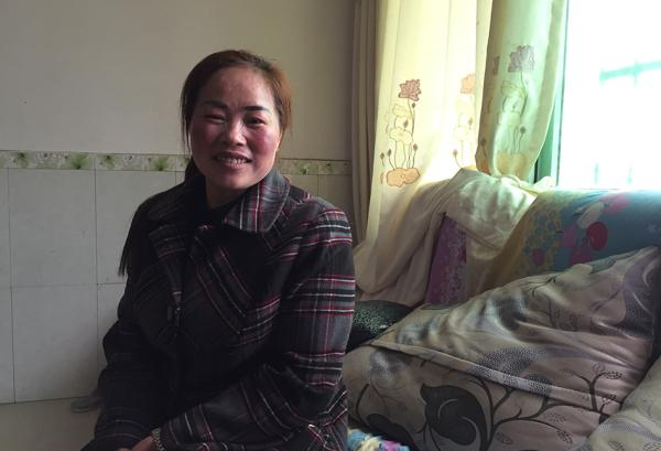 最近两三年，张子玉爱跳广场舞，也学会了画淡妆。