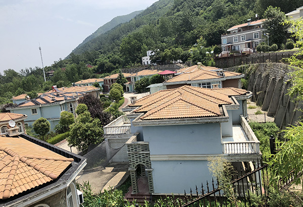 秦岭青华山下的别墅项目“提香溪谷”。澎湃新闻记者 王健 资料图