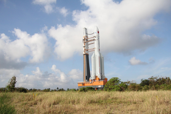 2016年10月，长征五号火箭在海南文昌发射场准备首飞。新京报记者 倪伟 摄