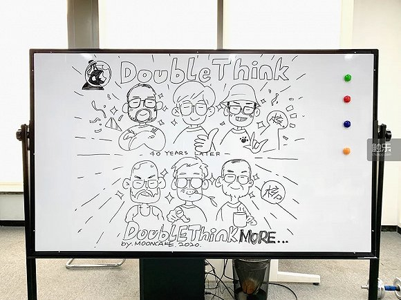 即使暂时不能见面，团队成员还是想象了一下他们40年后的合影