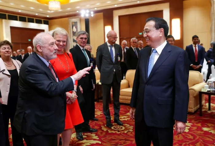 ▲斯蒂格利茨与李克强