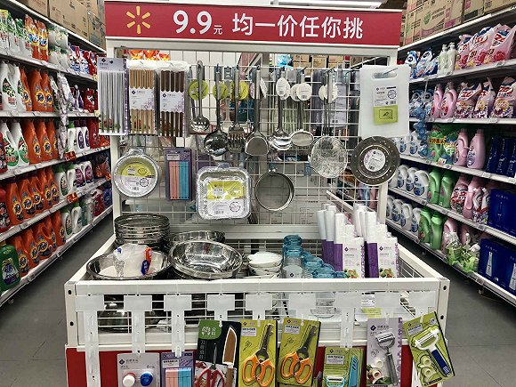 　　厨具用品压缩到花车陈列