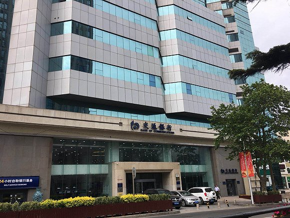 图为交通银行青岛分行。摄影：王昱倩