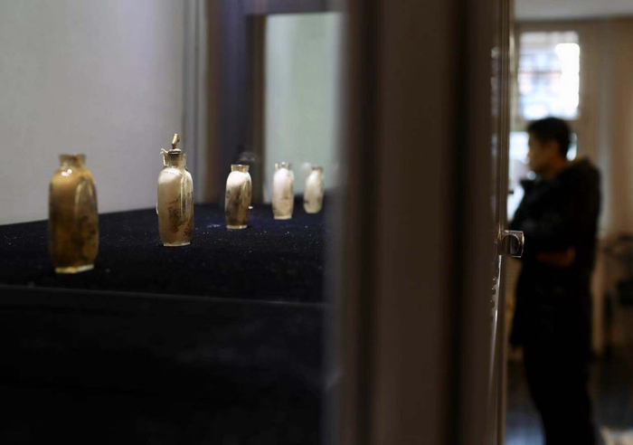 去琉璃厂看鼻烟壶百余件清末民国内画鼻烟壶罕见展出_手机新浪网