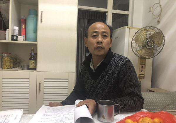为了摘掉精神分裂的帽子，万友生奔走了十年。 澎湃新闻记者 王选辉 图