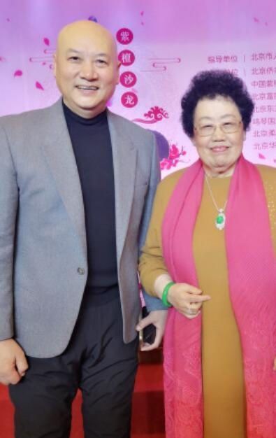 自两人结婚以后,迟重瑞便淡出娱乐圈,经常陪妻子出席各种活动.