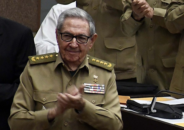  劳尔·卡斯特罗