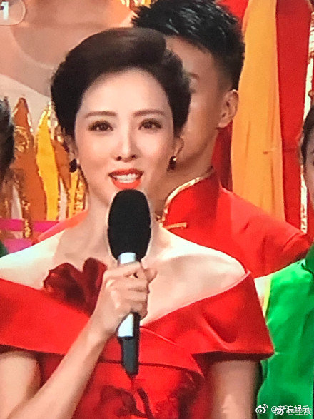 李思思妆容 春晚直播截图 图片来源：网络截图