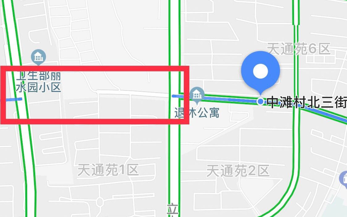 电子地图显示，中滩村北三街中间一段不通车。截图