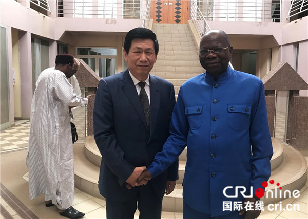 王俊仁总经理拜会乍得国务部长兼总统府秘书长德贝（中油国际西非公司提供）