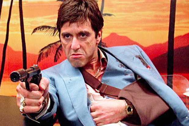 约翰逊形容伯考的声音像《疤面煞星》主角托尼·蒙大拿，由阿尔·帕西诺饰演 图自：社交媒体