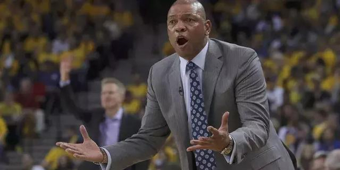 勇士VS快船:向里弗斯致敬!不走比赛可以死,库