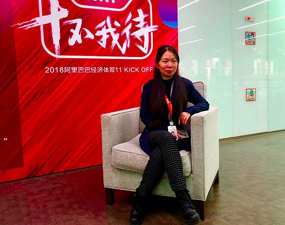 霜波在阿里巴巴西溪园区接受界面新闻记者采访