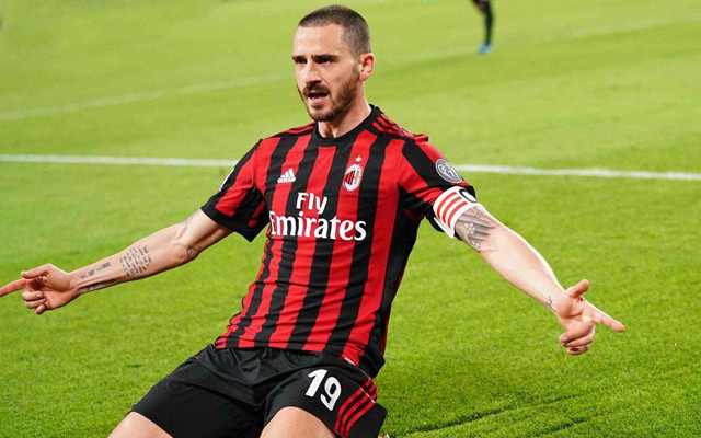 博努奇攻破老东家球门后激情滑跪