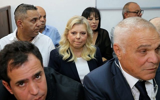 神情凝重的萨拉 图自以色列时报