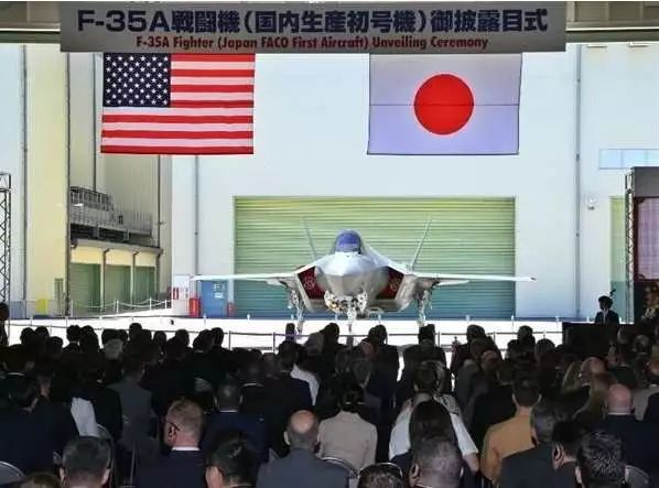▲2017年，三菱重工展示首架日本国产F-35A现场。