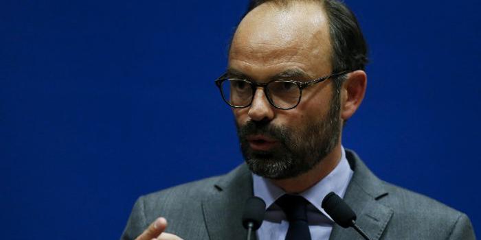 法国总理承认处理黄背心事件时犯错:没听人民