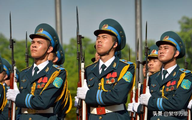 越南仪仗队的礼宾枪，与中国三军仪仗队，为何非常相似？