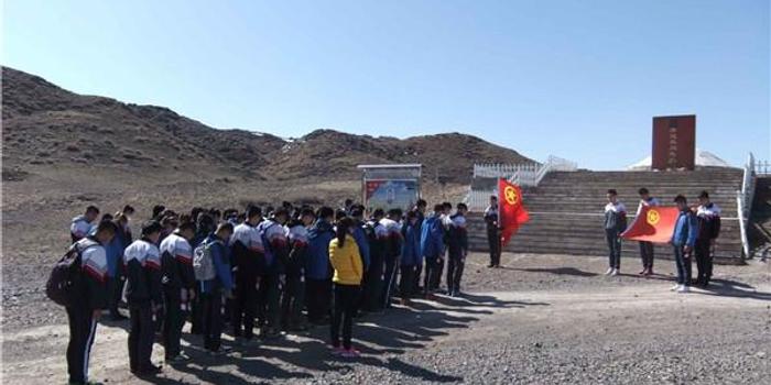新疆和布克赛尔县开展清明祭英烈 遗志永